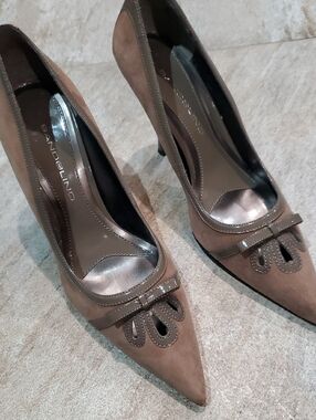 Bandolino Taupe Pointed-Toe Suede Pumps with Bow Accent
